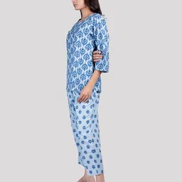 HUE & HIDE Women Printed Night suit image 4