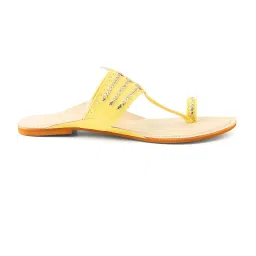 Chaal Chalan Xari Yellow Kolhapuris image 4