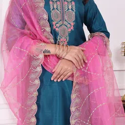 AVNISA ENTERPRISE Women Ethnic Motifs Regular Thread Work Kurta with Trousers & Dupatta image 4