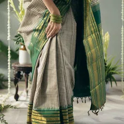 ZIKARAA Checked Zari Saree image 2