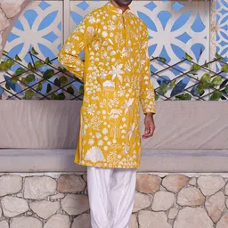 MANQ Men Floral Embroidered Kurta image 4