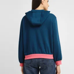 levi's Women's Printed Hooded Sweatshirt image 3