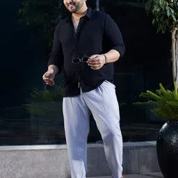 Instafab Plus Men Comfort Oversized Fit Spread Collar Vertical Striped Casual Shirt image 4