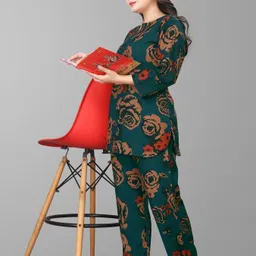 biyoko Women Top & Pyjama Set Dark Green Abstract image 3