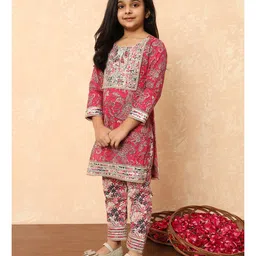 READIPRINT Three Fourth Sleeves Floral Printed Lace Embellished Kurta & Pant - Pink image 5
