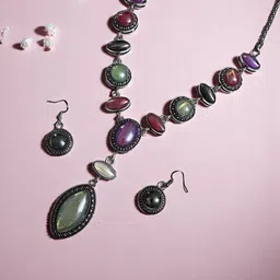 Sangria Silver-Plated Stone-Studded Jewellery Set image 4