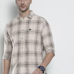 The Indian Garage Co Men Cream-Coloured & Black Shepherd Checked Casual Shirt image 2