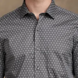 Turtle Men Standard Slim Fit Printed Formal Shirt image 4