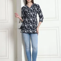 Rajnandini Floral Printed V-Neck Cotton Kurti image 2