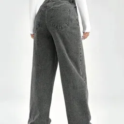 SAKIA Women Jean Relaxed Fit High-Rise Light Fade Stretchable Jeans image 2