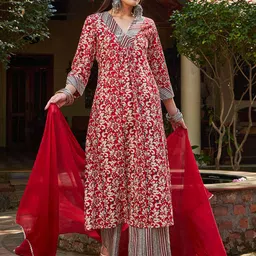 Shae by SASSAFRAS Floral Printed Pleated V-Neck Pure Cotton Kurta With Palazzos & Dupatta image 3