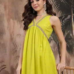 Sangria Foil Print Yoke Design Gotta Patti Kurta with Trousers-image-2