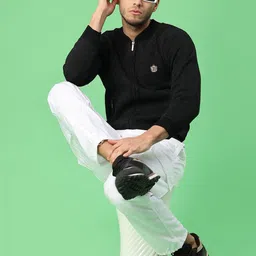 V-Mart Men with Embroidered Detail image 4