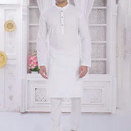 DIVISIVE Men Embroidered Thread Work Kurta-image-42