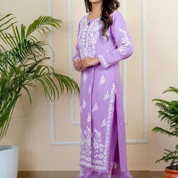 ADR CHIKAN Women Ethnic Motifs Chikan Embroidered Lavender Rayon Kurta with Plazzo Set image 4