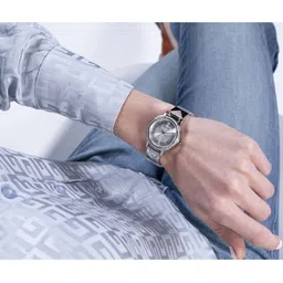 GUESS Women Embellished Dial & Bracelet Style Straps Analogue Watch GW0474L1 image 2