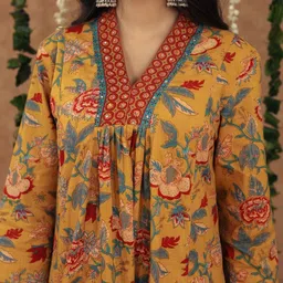 SRF JAIPUR Women Floral Printed Regular Thread Work Pure Cotton Kurta with Trousers & With Dupatta image 2