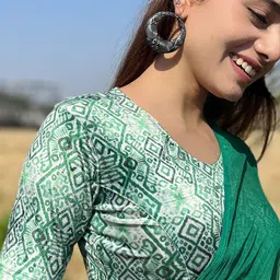 Bindigasm's Advi Women Velvet Printed V-Neck Short Sleeves Saree Blouse-picture-31