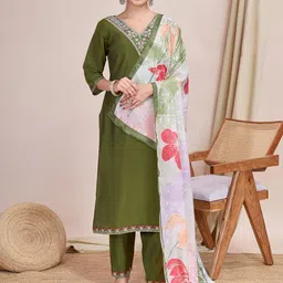 BINDUDI Floral Yoke Design V-Neck Chanderi Silk Straight Kurta With Trouser & Dupatta-picture-14