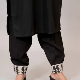 ADAA JAIPUR V-Neck Kurta With Trousers & Dupatta image 3