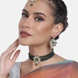 Peora Gold-Plated Kundan-Studded Jewellery Set image 2