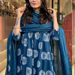 PRISHA FASHION Women Floral Printed Regular Kurta with Churidar & With Dupatta image 3