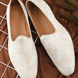 house of pataudi House of PataudiMen Textured Casual Mojaris image 1