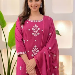 VenderVilla Floral Embroidered Kurta Trousers & Dupatta image 2