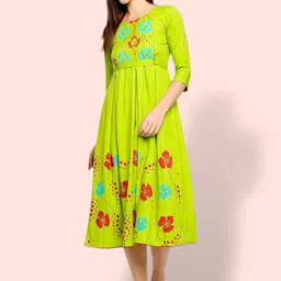 True Shape Floral Printed Fit and Flare Pleated Maternity Dresses image 3