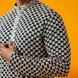 SOJANYA Men Embroidered Thread Work Kurta image 4