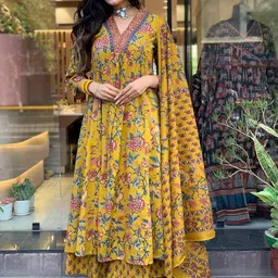 BAMSOM WEAR Women Self Design Viscose Rayon Kurta Sets With Dupatta-image-0