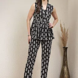 NAVYAAZRI Printed V Neck Sleeveless Top & Trousers-picture-21