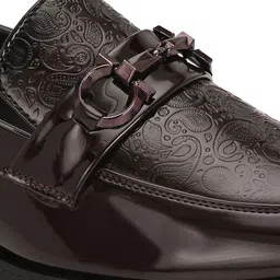 INVICTUS Men Textured Formal Loafer image 3