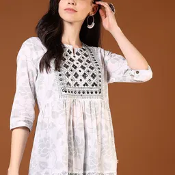 V-Mart Floral Yoke Design Notch Neck Mirror Work Tiered Anarkali Kurta-image-51