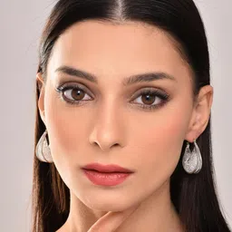 Reenisaa Oval Hoop Earrings image 3