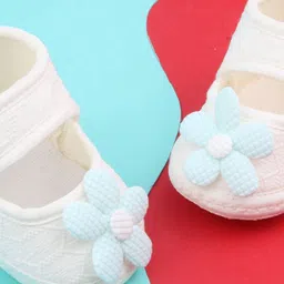 NESKA MODA Girls Cotton Flower Applique Booties image 4