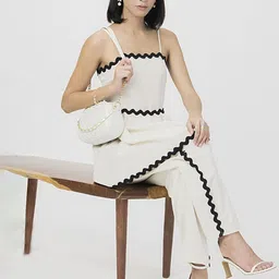 HOUSE OF S Self Design Shoulder Straps Top & Trousers Co-Ords image 2