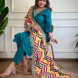 Siya Fashion Women Embroidered Regular Thread Work Kurta with Trousers & With Dupatta image 5