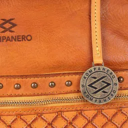 KOMPANERO Unisex Textured Leather Laptop Bag image 5