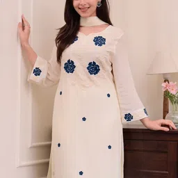 FAST FASHIONS Women Floral Embroidered Regular Kurta with Trousers & Dupatta image 5