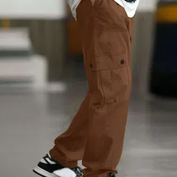 VOOTER Men Relaxed Pleated Cargos Trousers image 2