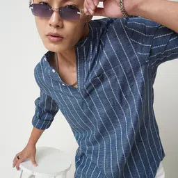 VASTRADO Striped Mandarin Collar Dobby Weave Cotton Short Kurta-picture-27