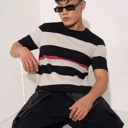 SF JEANS by Pantaloons Men Drop-Shoulder Sleeves Pockets Slim Fit T-shirt image 4