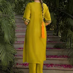 SANISA Women Embroidered Regular Kurta with Trousers & With Dupatta image 3