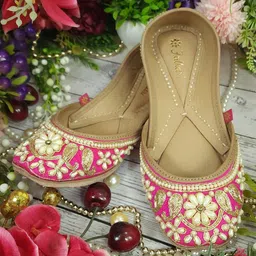Fulkari Women Embellished Ethnic Mojaris Flats-picture-17