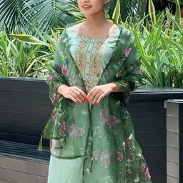 VredeVogel Ethnic Motifs Embroidered Patch work Round Neck Kurta with Trouser & Dupatta image 5