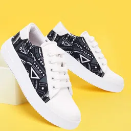 RealToes Women Sneakers-image-17