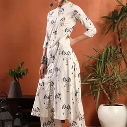 KIRNYA Women Floral Printed Regular Pure Cotton Kurta with Trousers image 4