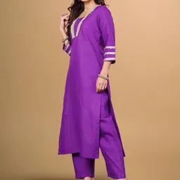 House of Pataudi Embroidered Straight Kurta With Trousers & Dupatta image 4