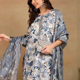 AARAGANA Women Printed Regular Gotta Patti Kurta with Trousers & Dupatta image 5